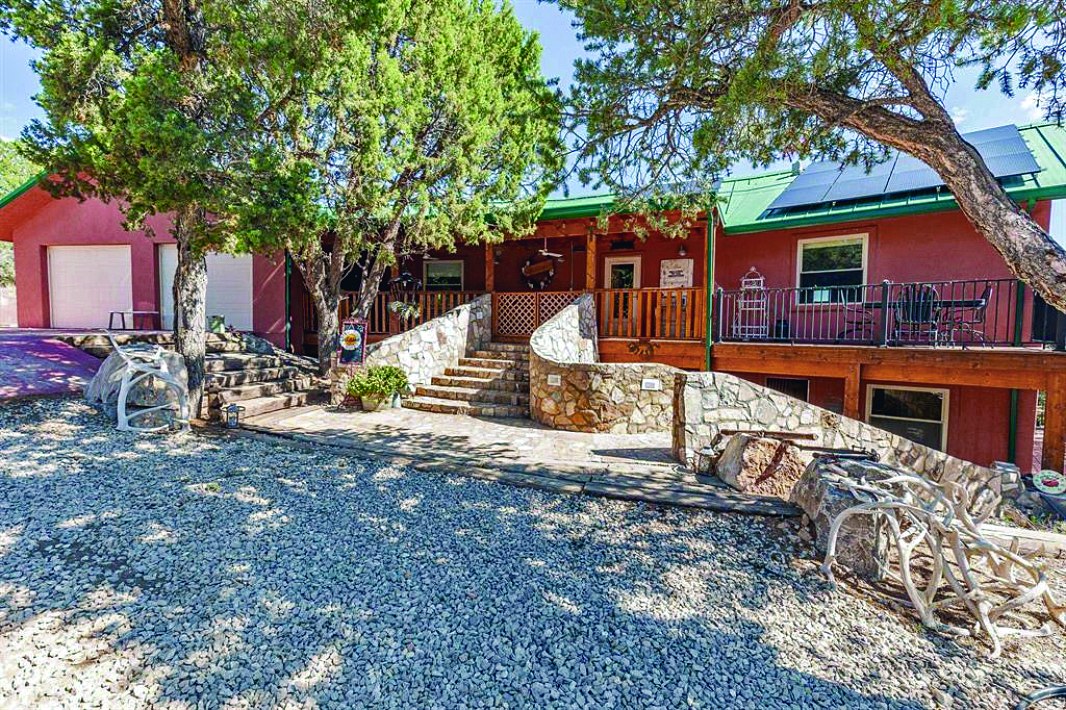 7 High Meadow Ln — photo as printed in The Real Estate Roundup